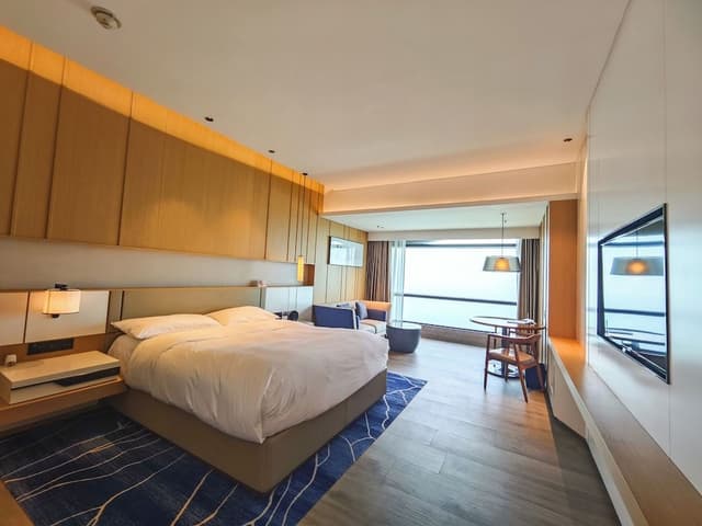 Deluxe Room, 1 King Bed, Sea View