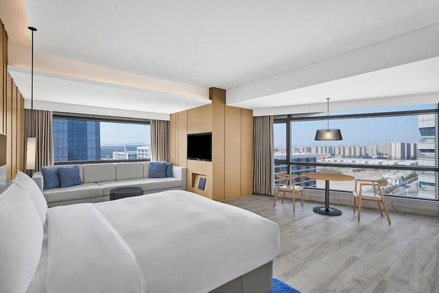 Premier Room, 1 King Bed, City View
