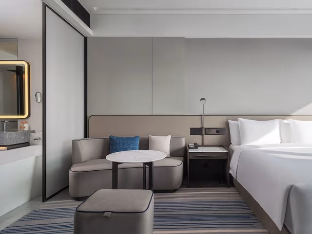 Standard Room, 1 King Bed, Club Lounge Access, Sea View