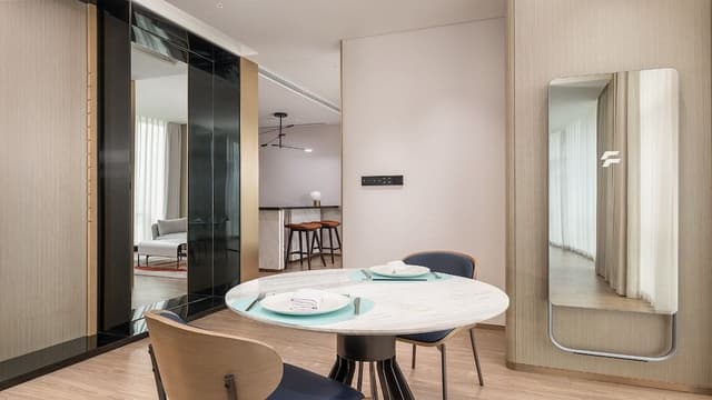 Suite, 1 Bedroom, Lake View (Study Area)