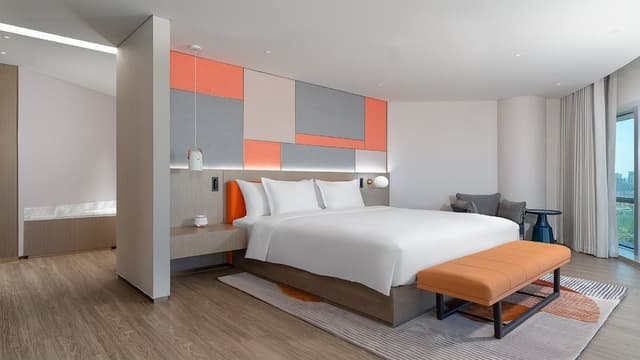 Suite, 1 Bedroom, Lake View (Study Area)