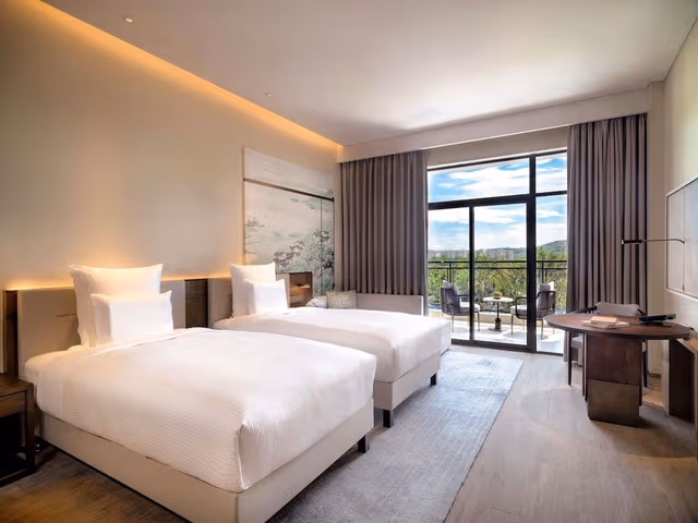 Deluxe Room, 2 Twin Beds, Garden View