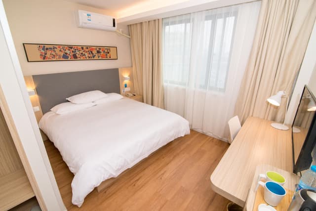 Huazhu - Destress Superior Bed Room
