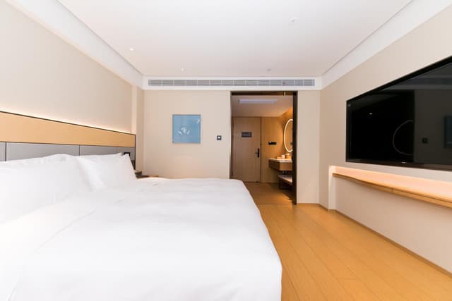 Huazhu - Room With Bed