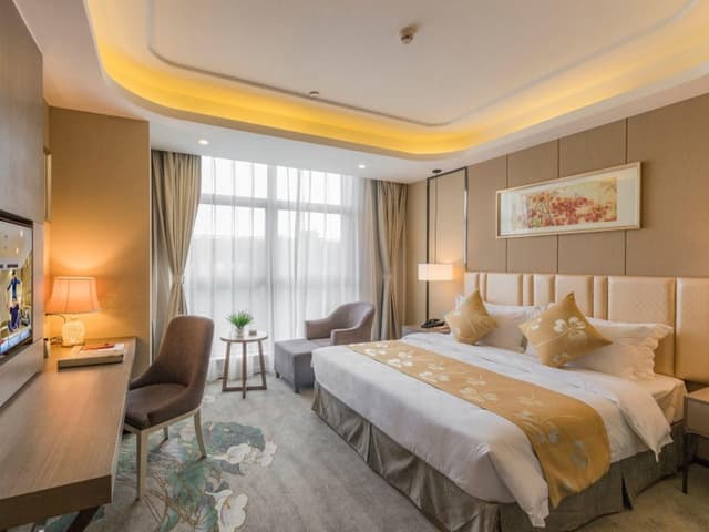 Queen Deluxe Room