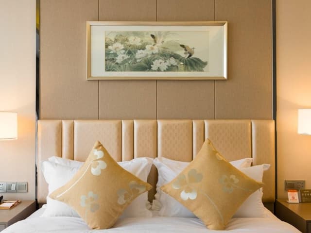 Queen Deluxe Room