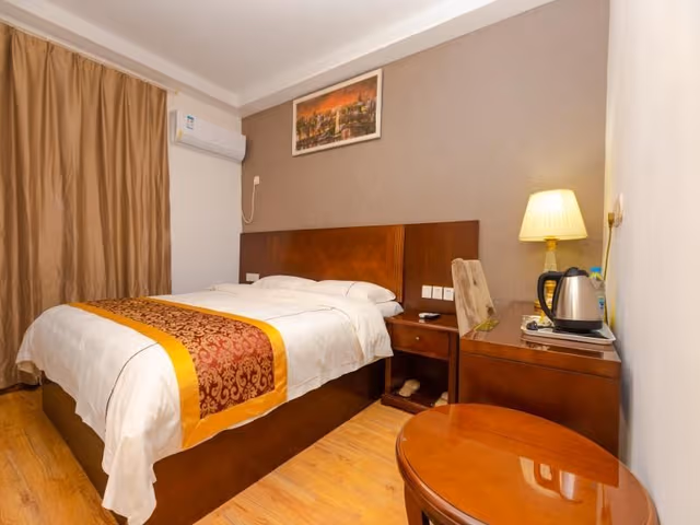 Business Queen Room