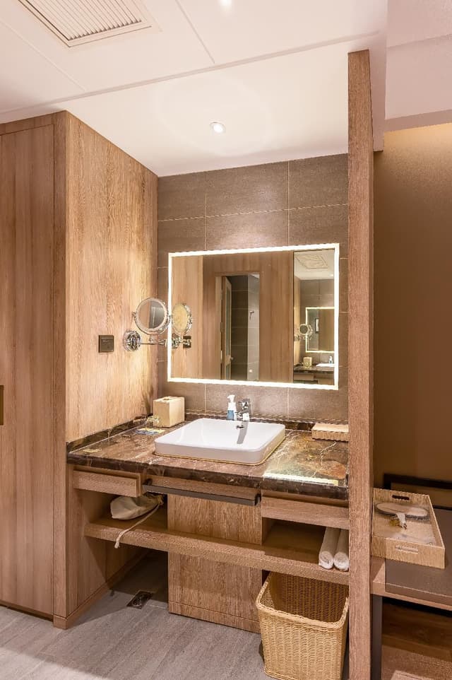 Superior Japanese Style Queen Room