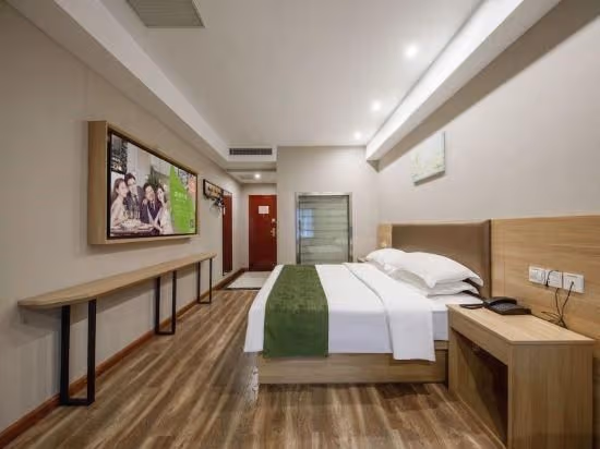 Queen Deluxe Room