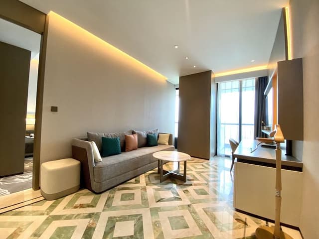 Suite, 1 King Bed, Lake View