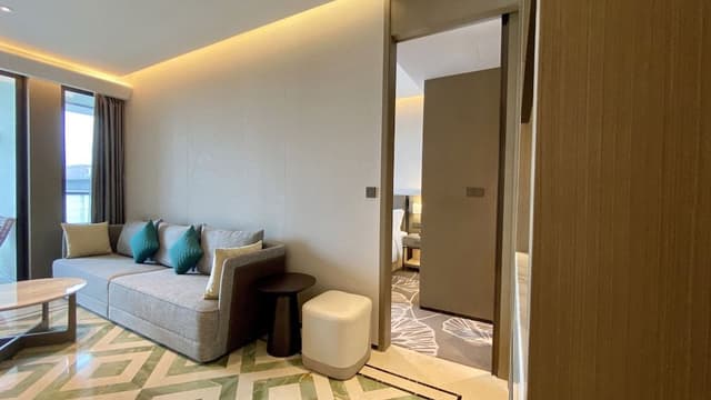 Suite, 1 King Bed, Lake View