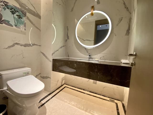 Suite, 1 King Bed, Lake View