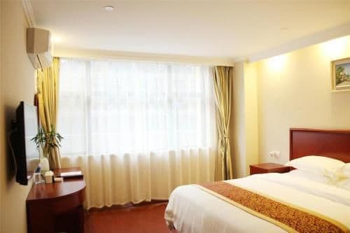 Hotel Queen Room