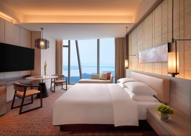 1 King Bed