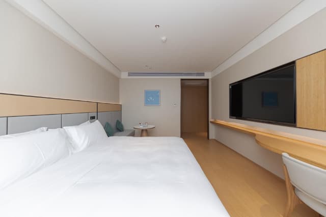 Huazhu - Destress Superior Bed Room