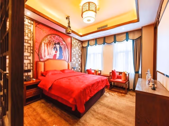 GTI - Feature Suite, Chinese Honeymoon
