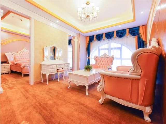 Luxury Feature Suite