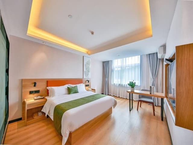 Hotel Queen Room