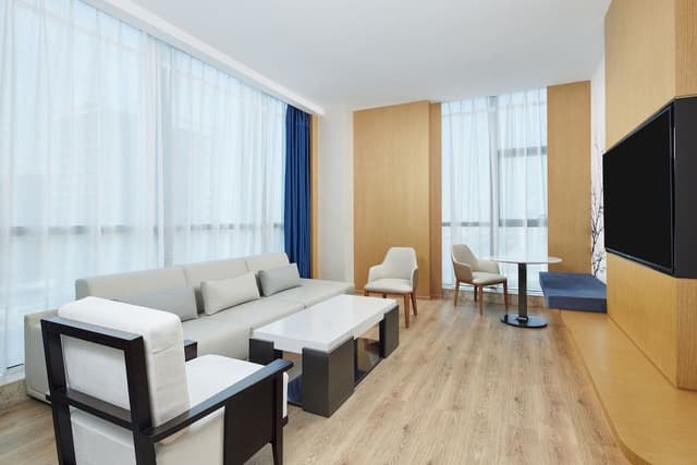 Suite, 1 King Bed, City View