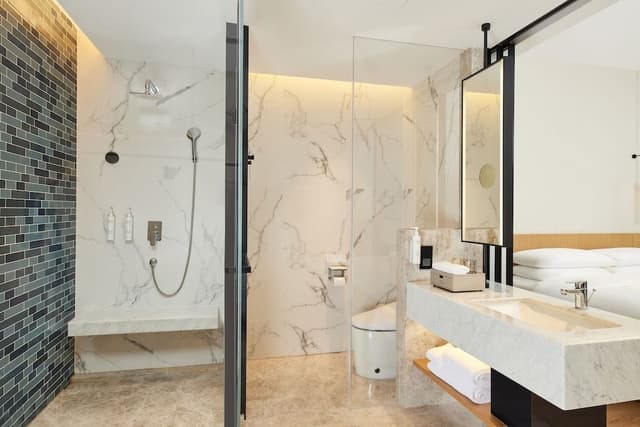 Business Room, 1 King Bed, City View