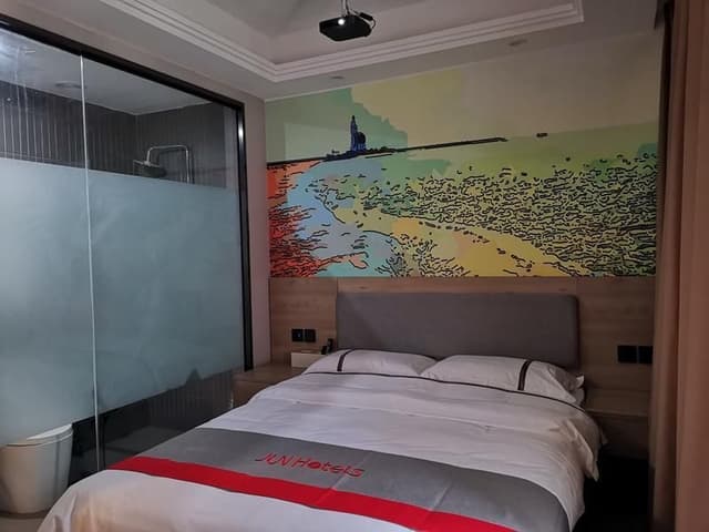 Thank Inn - Movie Room