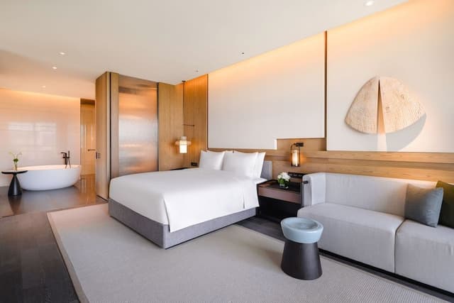 Suite King with Lake View