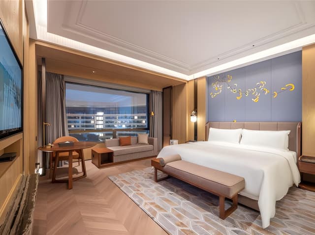 Deluxe King Bed