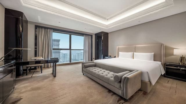Crowne Plaza City View King Room