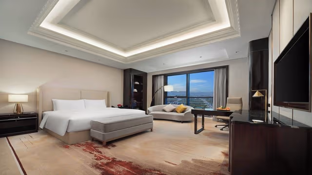 Crowne Plaza City View King Room