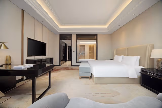 Crowne Plaza King Room