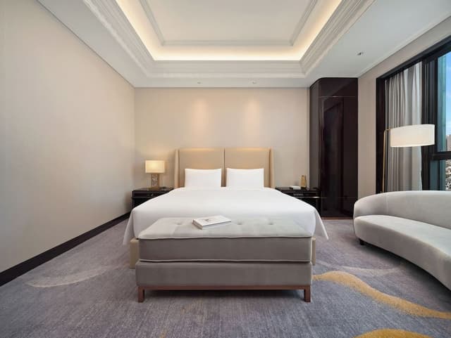 Crowne Plaza City View King Room