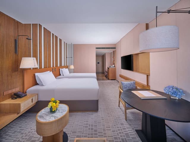 TWIN DELUXE ROOM WITH BATHTUB