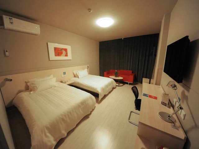 Twin Room (A)