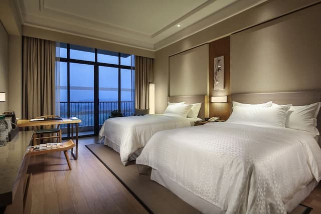 Room, 2 Double Beds, Balcony, Mountain View