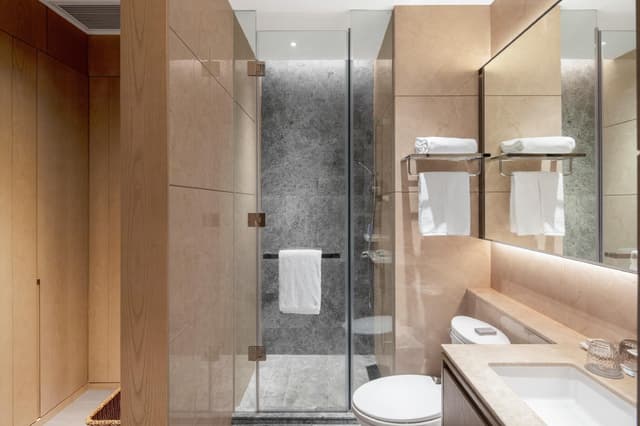 Deluxe Queen Suite