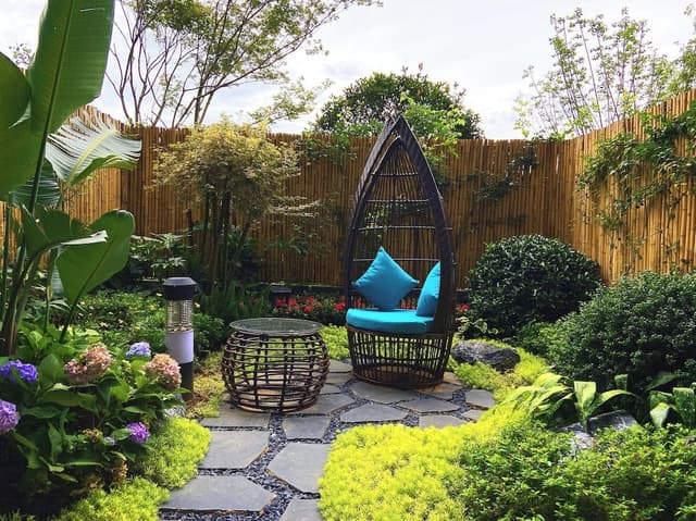 EXECUTIVE GARDEN ROOM, Lounge Access, 1 King Size Bed, with Outside Garden