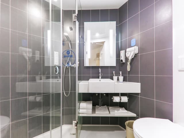 Hotel Queen Room