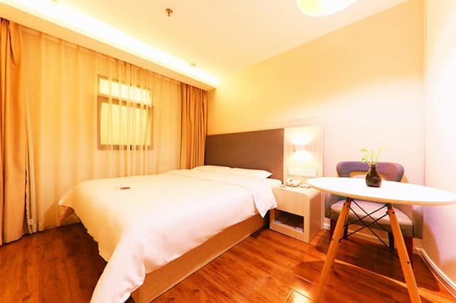 Queen Room A