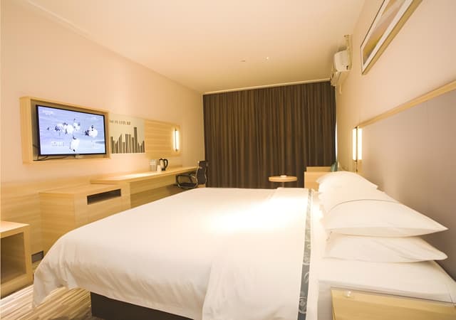 Business Queen Room