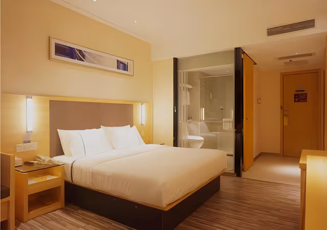 Business Queen Room