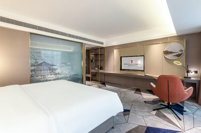 Rezen - Deluxe Digital Intelligence 1 Bed Room