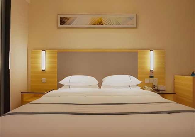 Business Queen Room
