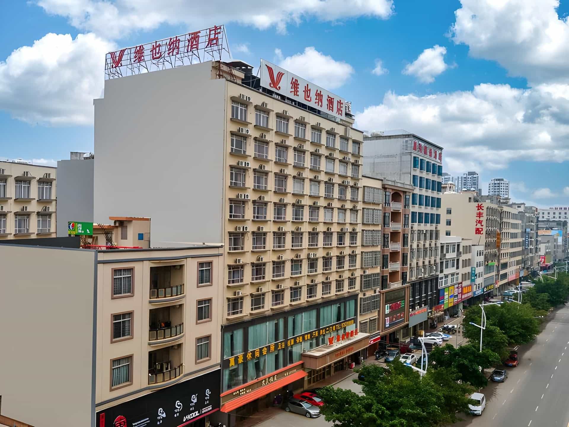 Vienna Hotel Guangdong Lianjiang Cherry Blossoms Park New 1st School