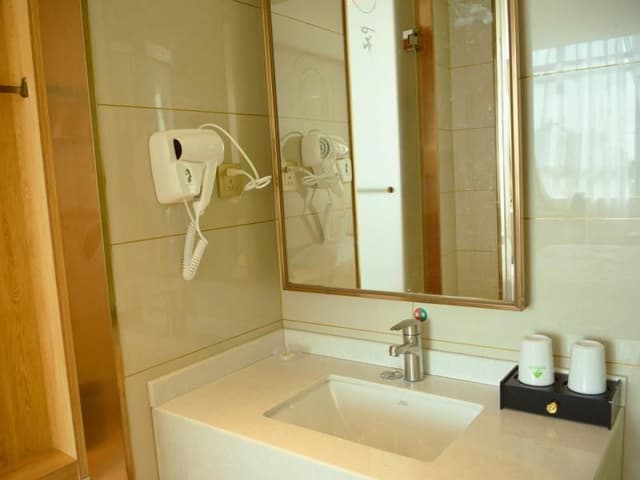 Hotel Queen Room