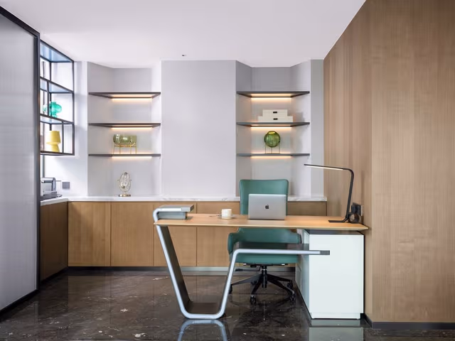 Suite, 1 Bedroom (Meeting Area)