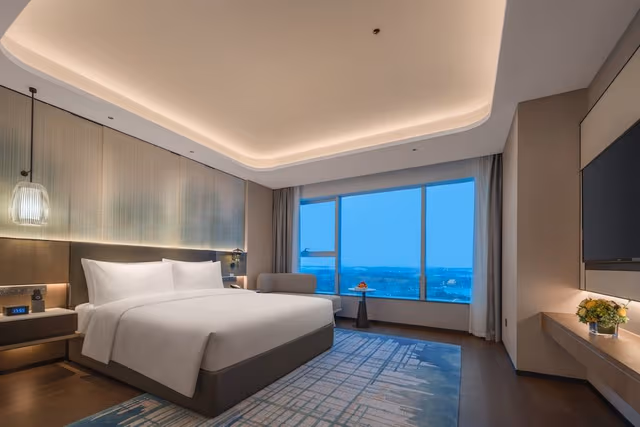 Suite, 1 Bedroom (Meeting Area)
