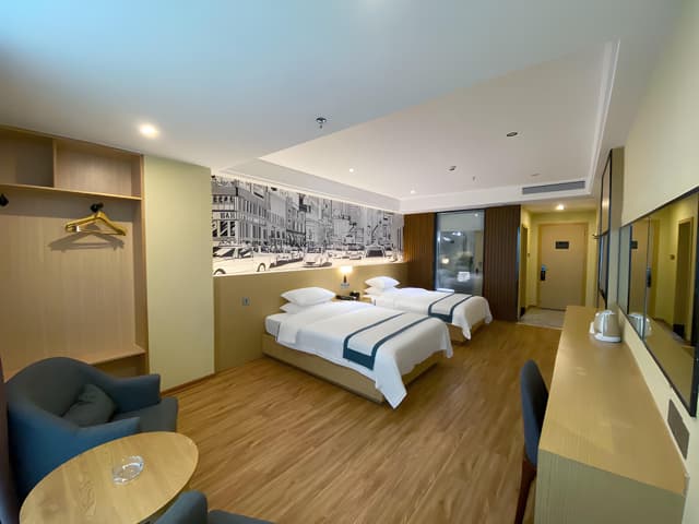 Select Business Twin Room
