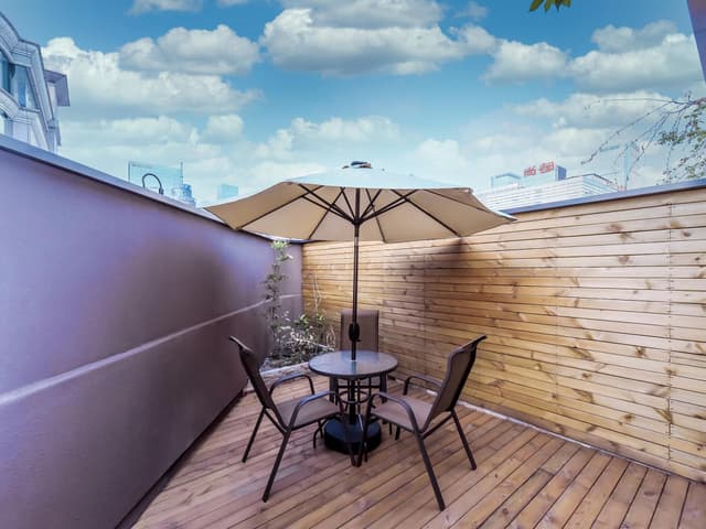 Huazhu - Room With View