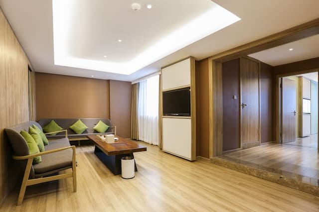 Business Room, Courtyard View