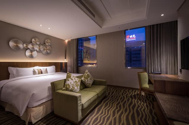 Business King Room with City View